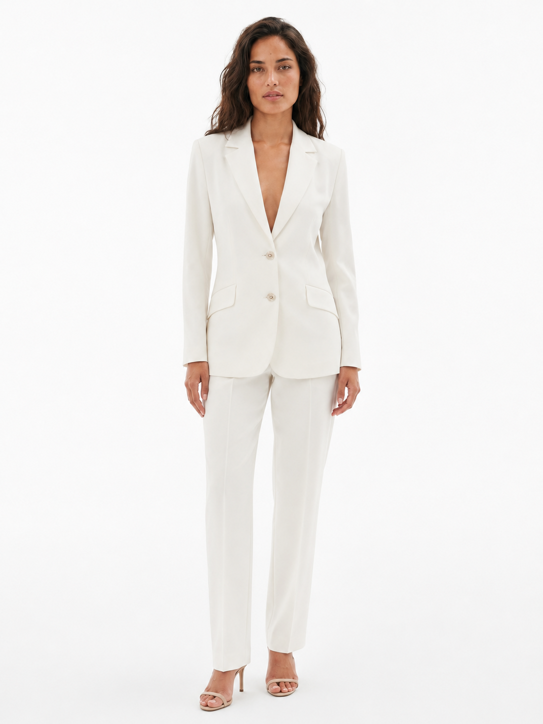 conjunto blanco de chaqueta y pantalón para mujer